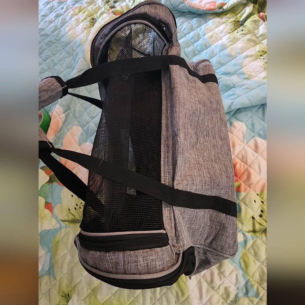 Pet Carrier - Picture 3 of 9